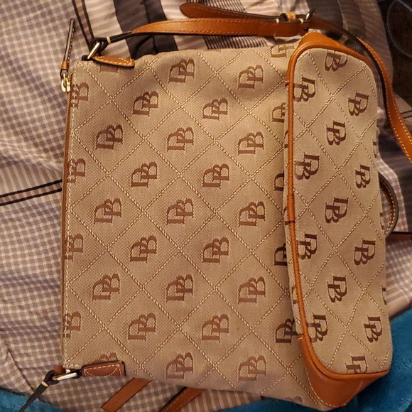 Dooney & Bourke - Picture 2 of 3